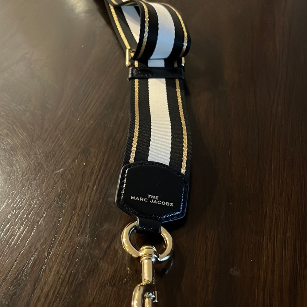 Marc Jacobs strap black white gold trimming gold hardware@kylee_fawcett